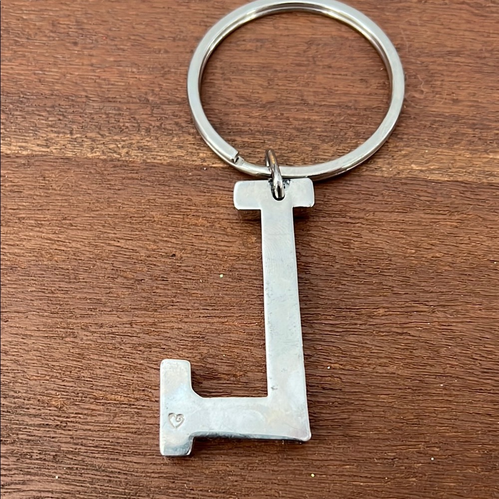 Silver Initial 'L' Keychain - Picture 2 of 3